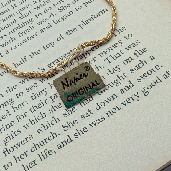 Napier Gold and Green Necklace with Elegant Pendant - Picture 7 of 10